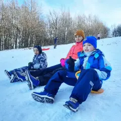 Gdzie na sanki z dzieckiem w Dolnośląskiem? Sprawdź najlepsze miejsca i porady!