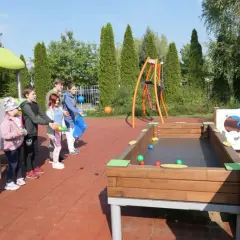 Integracyjny plac zabaw – jak wybrać bezpieczne miejsce dla każdego dziecka?