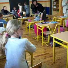 Czym jest szkoła integracyjna? Zalety, rekrutacja i różnice w porównaniu do tradycyjnej