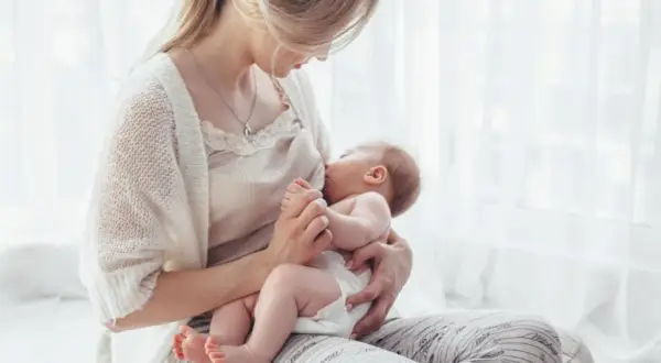 Co jeść w pierwszych tygodniach karmienia piersią? Dieta dla zdrowia mamy i dziecka