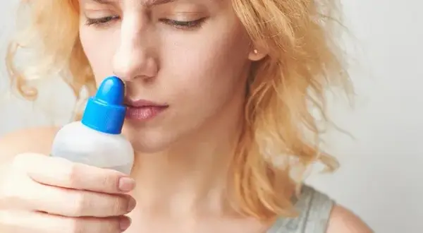 Bezpieczne sposoby na zatoki przy karmieniu piersią – co możesz stosować?