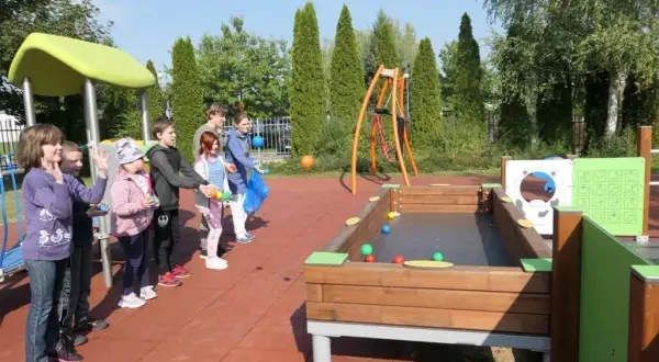 Integracyjny plac zabaw – jak wybrać bezpieczne miejsce dla każdego dziecka?