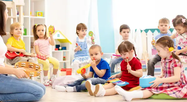 Najlepsze zabawy integracyjne dla dzieci w przedszkolu – proste i skuteczne pomysły