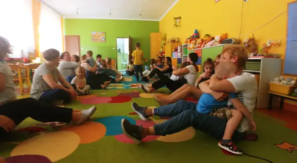Zajęcia integracyjne dla dzieci i rodziców – jak budować więzi i rozwijać emocje