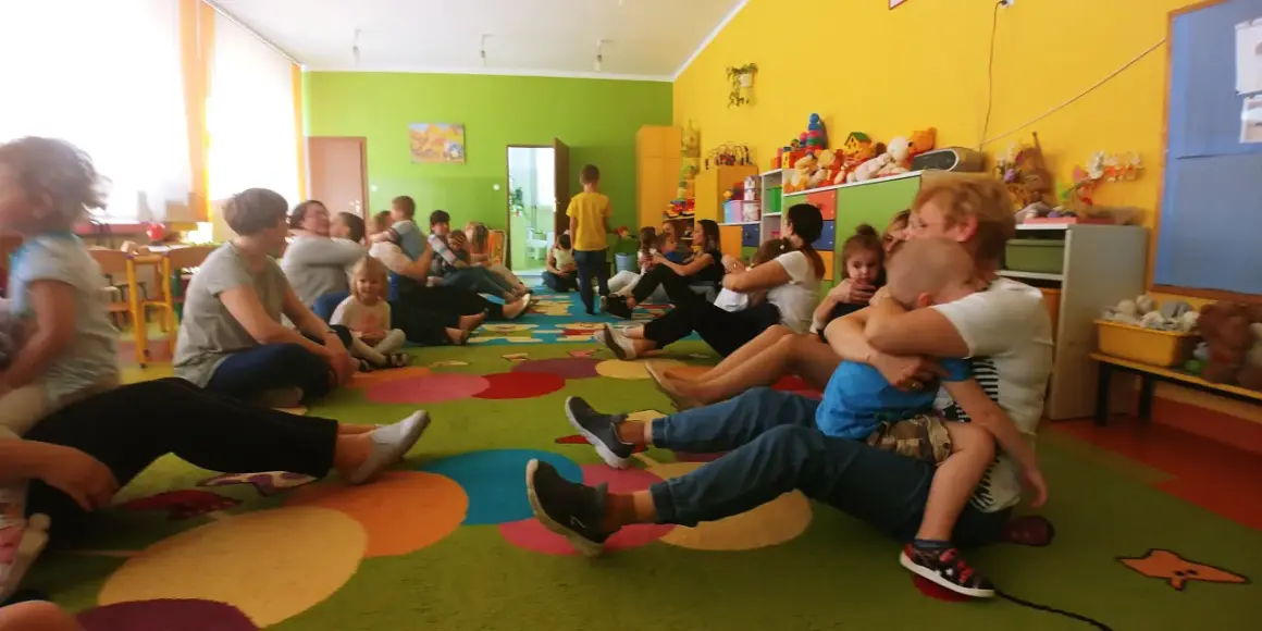 Najlepsze zabawy dla dzieci i rodziców w szkole – integracja i radość dla każdego